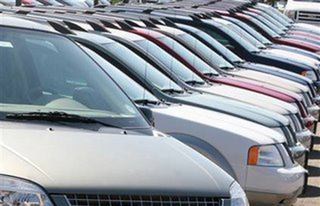 Illustration for article titled Ten Worst Things Automakers Do To Make Their Cars Seem Cheap
